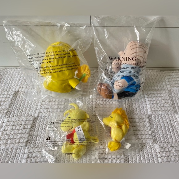 Peanuts Snoopy, Linus, Woodstock MetLife Plush Toys - Picture 4 of 9